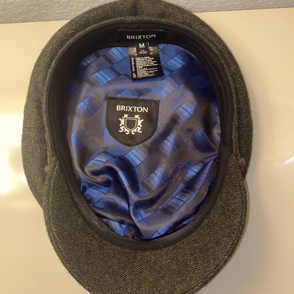 Selling this Brixton fiddler cap great condition.